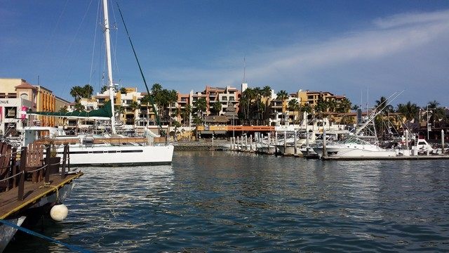 Yates y veleros en la marina de Cabo San Lucas